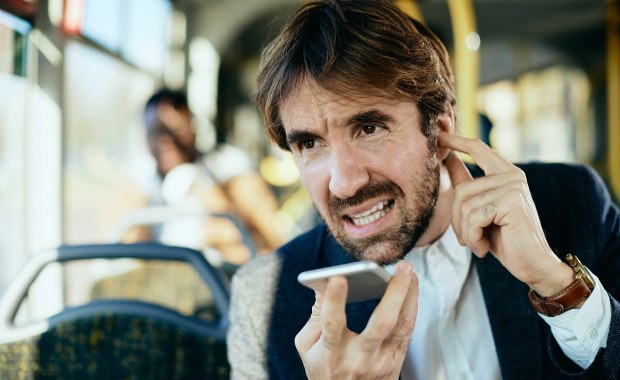 Koniec z takim używaniem telefonu w komunikacji miejskiej? Projekt gotowy