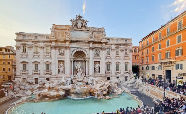 Koniec z tłumami przy fontannie di Trevi? Będzie limit odwiedzających