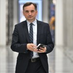 "Konieczna decyzja", "Jakim trzeba być tchórzem". Politycy komentują ruch Ziobry