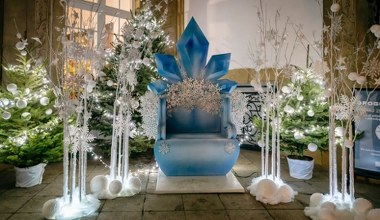 Koniecznie wybierz się tu w grudniu. Zamek wygląda jak z prawdziwej bajki