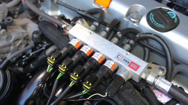 Konieczność ręcznej regulacji luzów zaworowych może wykluczać opłacalność montażu instalacji LPG. /Motor