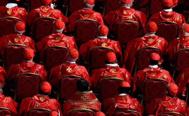 Konklawe nie pasuje do naszego świata i dlatego jest tak fascynujące