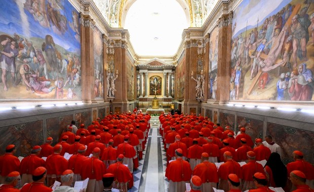 Konklawe rozpoczęte. Kardynałowie decydują o przyszłości Kościoła