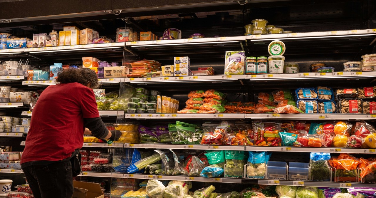 Konkurencyjność i nasycenie rynku sklepami umożliwia dużym dostawcom uelastycznić politykę cenową (zdj. ilustracyjne) /AFP