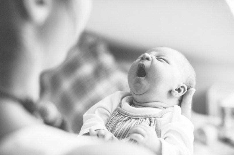 Konsekwencje potrząsania niemowlęciem bywają nieodwracalne /123RF/PICSEL