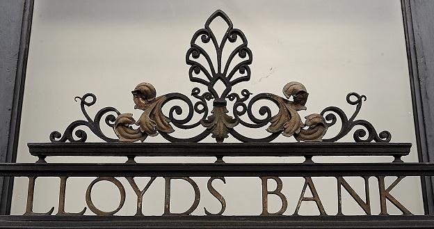 Konsorcjum bankowe Lloyds odebrało grupie swoich dyrektorów 2 miliony funtów rocznych premii /AFP