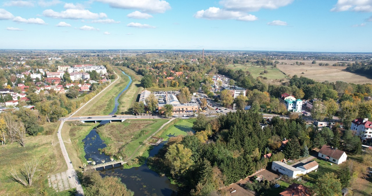 Konstancin-Jeziorna zachwyca malowniczym położeniem wśród lasów, a także okazałą architekturą /East News