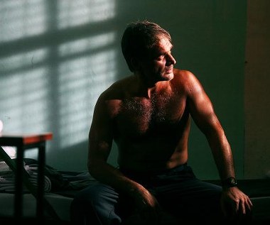 Konstantin Ławronienko w scenie z filmu "Kajinek"