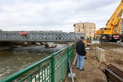 Konstrukcja mostu nad rzeką w Głuchołazach