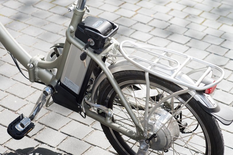 Konstrukcyjnie rowery elektryczne niewiele różnią się od tradycyjnych odpowiedników /Adobe Stock