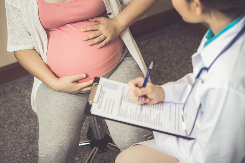 Konsultacja perinatologiczna to nowość w opiece okołoporodowej, która służy zarówno matce jak i dziecku /123RF/PICSEL
