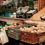 Konsumenci: Rolnicy dostają zbyt mało za warzywa i owoce. Jednocześnie w sklepach jest za drogo
