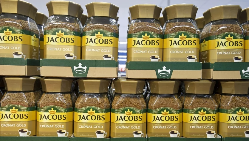 Konsumenci wściekli na Jacobs. Oskarżają producenta o oszustwo. Poszło o nowy skład i cenę