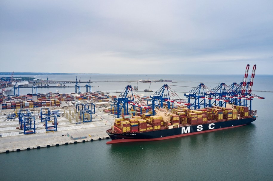 Kontenerowiec MSC Calypso cumuje przy nowo otwartym terminalu T3 Baltic Hub w Gdańsku /Adam Warżawa /PAP