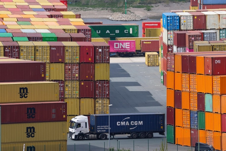 Kontenery w niemieckim Duisburgu /Christopher Neundorf /PAP/EPA