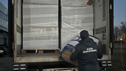 Kontrabanda w ciężarówce z watą szklaną. Udana akcja na parkingu