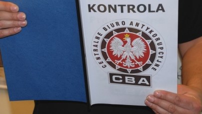 Kontrakt z NFZ za ponad pół mln zł łapówki. CBA zatrzymało trzy osoby 