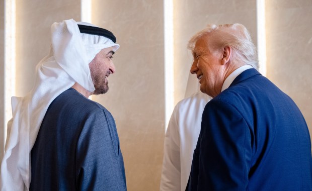 Kontrakty na broń, samoloty i inwestycje w AI. Trump wraca z Bliskiego Wschodu z tarczą