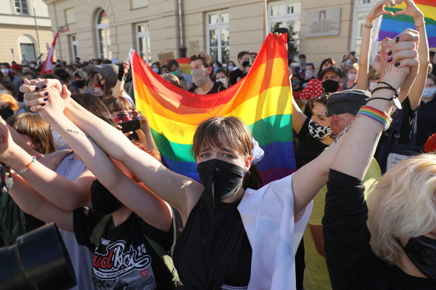 Kontrmanifestacja środowisk LGBT wobec wiecu Młodzieży Wszechpolskiej pod hasłem "Stop agresji LGBT" /Paweł Supernak /PAP
