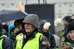 Kontrmanifestacja w smoleńską miesięcznicę: "Ręce precz od grobów"