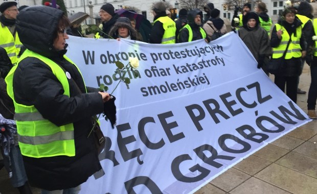 Kontrmanifestacja w smoleńską miesięcznicę: "Ręce precz od grobów"