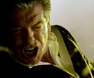 "Kontrola absolutna": Zhakowany Pierce Brosnan [zwiastun]