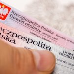 Kontrola dowodu osobistego przy wypłacie emerytury. Oni muszą pokazać