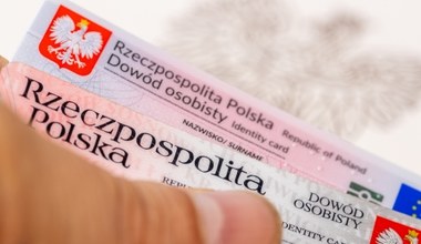 Kontrola dowodu osobistego przy wypłacie emerytury. Oni muszą pokazać