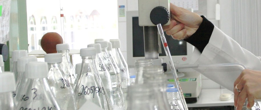 Kontrolą produktów zajmie się sanepid /Lech Muszyński /PAP