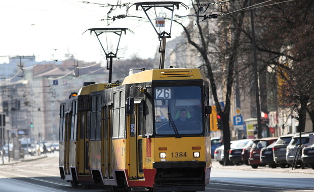 Kontrola przepełnionych autobusów i tramwajów? Jak to wygląda w praktyce