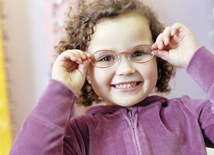 Kontrola wzroku powinna wchodzić w skład kompleksowego badania dziecka