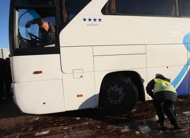 Kontrole autobusów i gimbusów ujawniają wiele usterek / Fot: Stanisław Kowalczuk /Agencja SE/East News