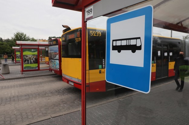 Kontrole autobusów w Warszawie / 	Tomasz Gzell    /PAP
