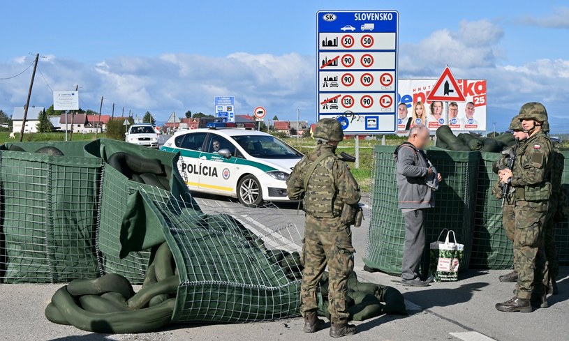Kontrole na granicy ze Słowacją zostały przedłużone do początku listopada /Fot. Pawel Murzyn /East News