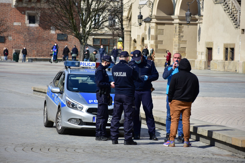 Kontrole policji w Krakowie /Albin Marciniak /East News