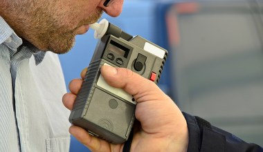 Kontrole trzeźwości w sklepach. Pracownicy dostają powiadomienia