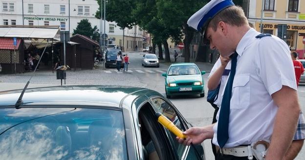 Kontrole ujawniają coraz większą liczbę pijanych kierowców / Fot: Tadeusz Koniarz /Reporter