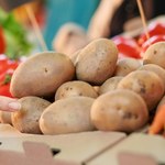 Kontrole warzyw i owoców na bazarach. Sprawdzają głównie jedną rzecz