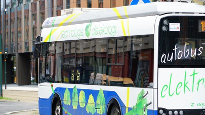 Kontroler biletów pobity w Krakowie. Ma wstrząśnienie mózgu i potłuczoną rękę