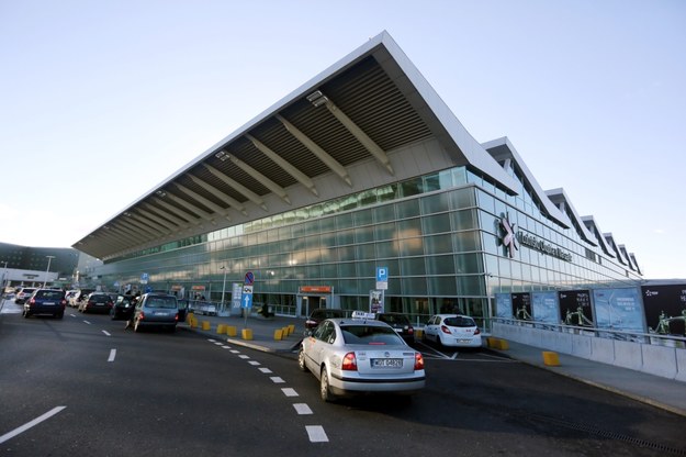Kontrolerzy bezpieczeństwa na lotnisku Chopina zapowiadają strajk włoski /Tomasz Gzell /PAP