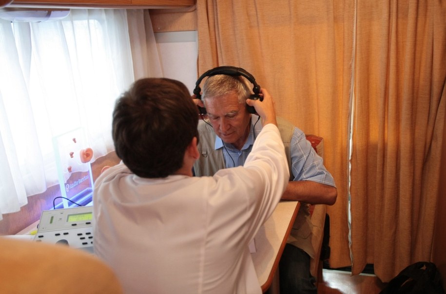 Afera z protezami słuchu?