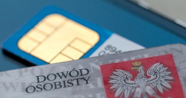 Kontrowersje w sprawie kserowania dowodów. Fot. Bartłomiej Kudowicz /FORUM
