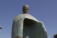 Kontrowersje wokół pomnika Jana Pawła II w Rzymie 