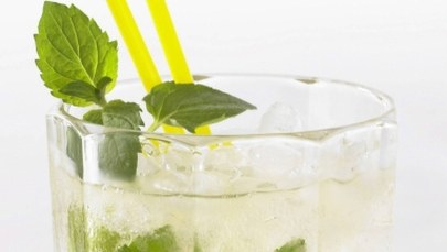 Kontrowersyjna kampania GIS-u. „Mądra dziewczynka pilnuje drinka”