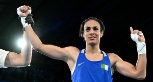 Kontrowersyjna mistrzyni gotowa poddać się testom płci. Chce ponownie walczyć