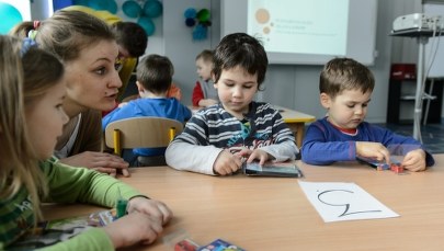 Kontrowersyjne pomysły MEN. Sześciolatki będą cofane do przedszkola?