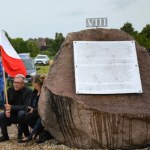 Kontrowersyjne tablice w Jedwabnem nadal stoją. Wiemy, dlaczego