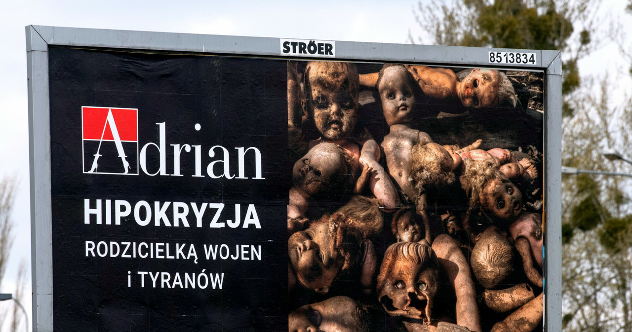 Kontrowersyjny billboard z najnowszą reklamą rajstop firmy Adrian /Lukasz Gdak/East News /East News