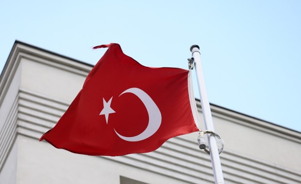 Kontrowersyjny napis na ambasadzie Turcji w Warszawie