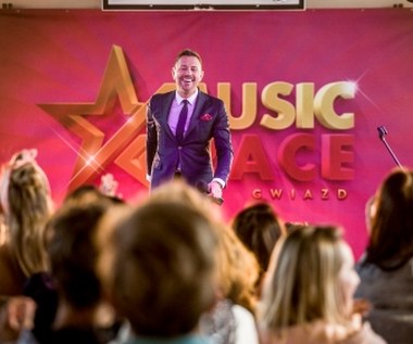 Kontrowersyjny program telewizyjny "Music Race" poszukuje muzycznych talentów na terenie całej Polski.